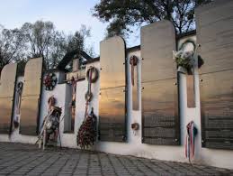 A Kárpátaljáról elhurcoltak nevei a szolyvai emlékpark márványtábláin (forrás: internet)