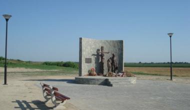 Csúrog - a délvidéki vérengzések magyar áldozatainak emlékműve (forrás: internet)