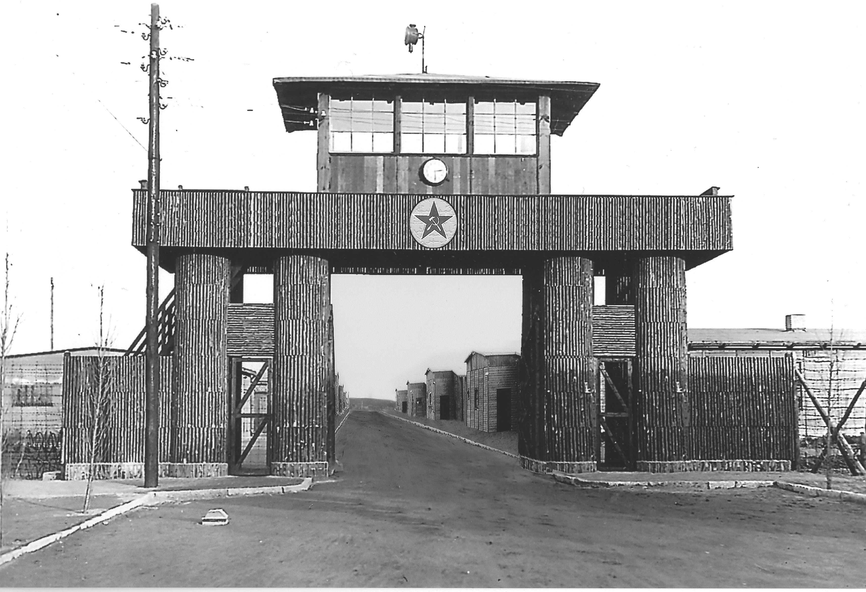 Mühlberg - a szovjet haláltábor bejárata 1945. (Dr. Slachta Krisztina gyűjtése)